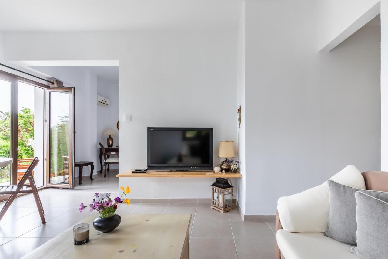 Oikia Guesthouse Стафилос Экстерьер фото