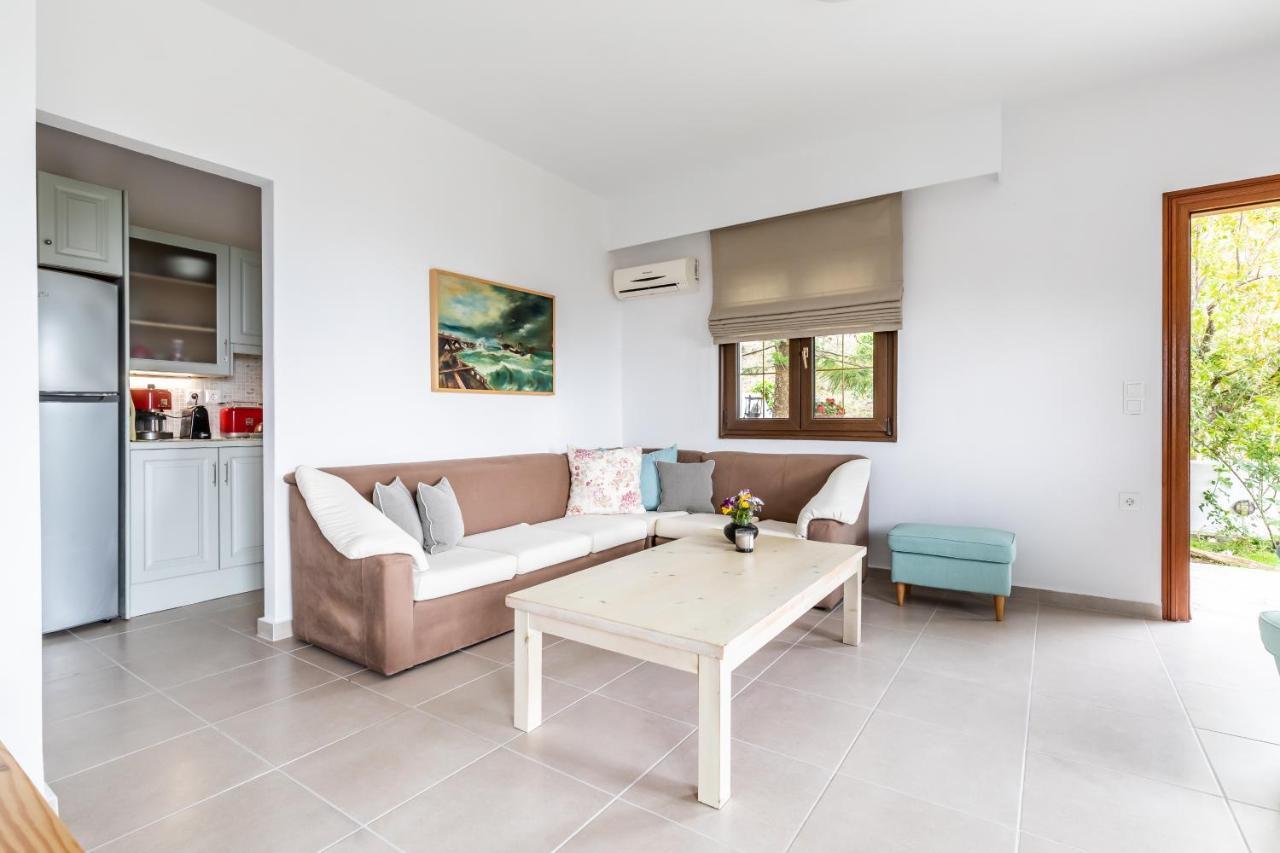 Oikia Guesthouse Стафилос Экстерьер фото