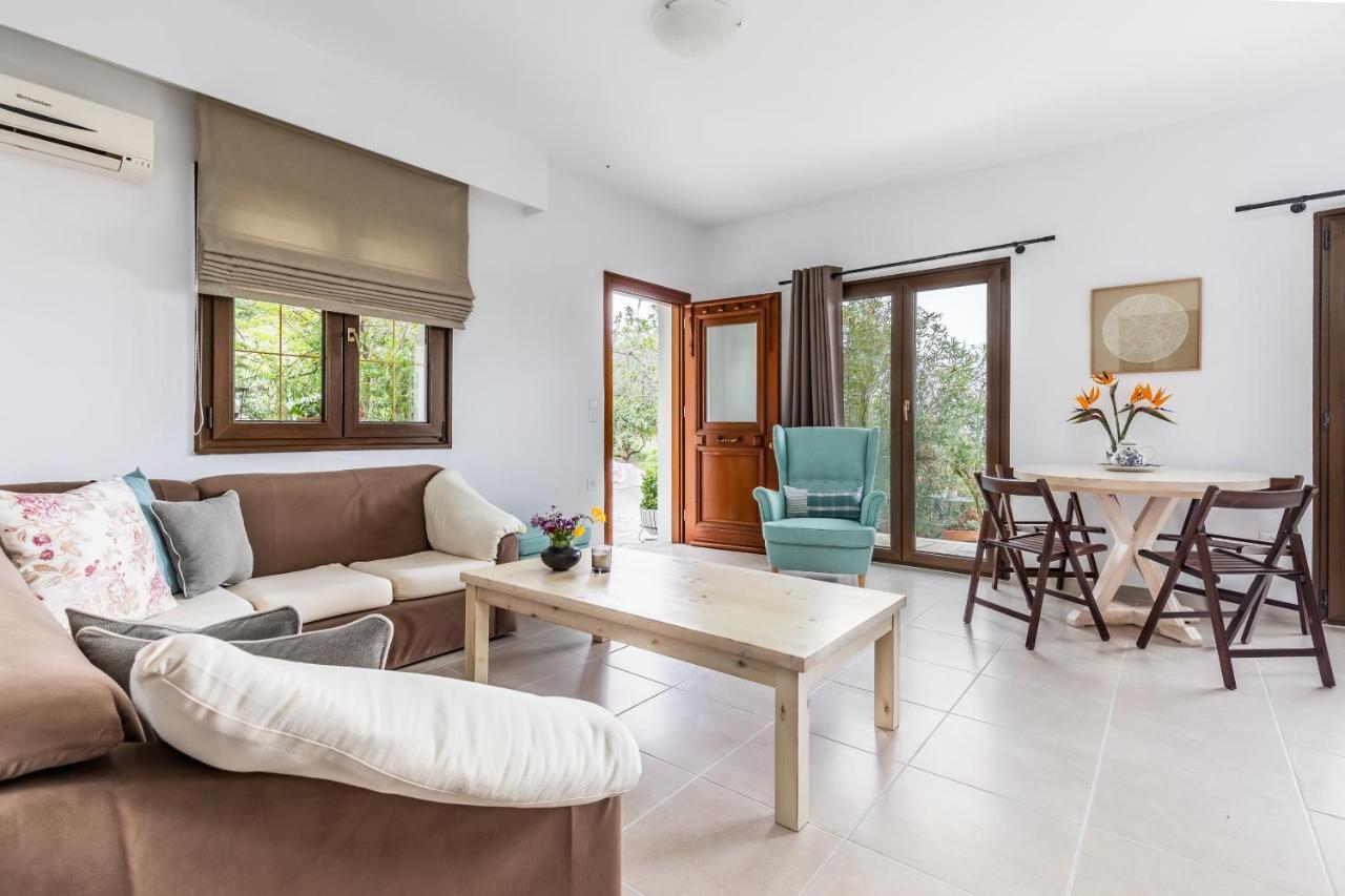 Oikia Guesthouse Стафилос Экстерьер фото